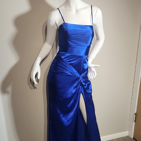 Elegant Blue Satin Evening Dress - Picture 15 of 15